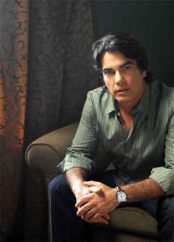 The O.C. Sandy Cohen as Peter Gallagher