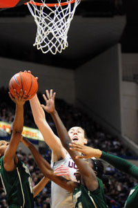  Breanna Stewart, at center, stretches for the ball during the first half of the game. 