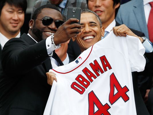 Boston Red Sox designated hitter David Ortiz (L) poses for a "selfie" with U.S. President Barack Obama during a ceremony on the South Lawn of the White House to honor the 2013 World Series Champion Boston Red Sox April 1, 2014 in Washington, DC. The Red Sox defeated the St. Louis Cardinals in the 2013 World Series