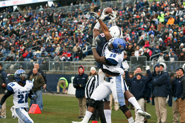 UConn WR Geremy Davis (85) makes the leaping TD catch against Memphis on Saturday, December 7, 2013 at Rentschler Field in East Hartford, CT.