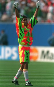 5 Jul 1994: GOALKEEPER JORGE CAMPOS OF MEXICO CELEBRATES THE EQUALISING GOAL DURING THE FIRST HALF OF THE SECOND ROUND 1994 WORLD CUP MATCH BETWEEN BULGARIA AND MEXICO AT GIANTS STADIUM IN EAST RUTHERFORD NEW JERSEY.