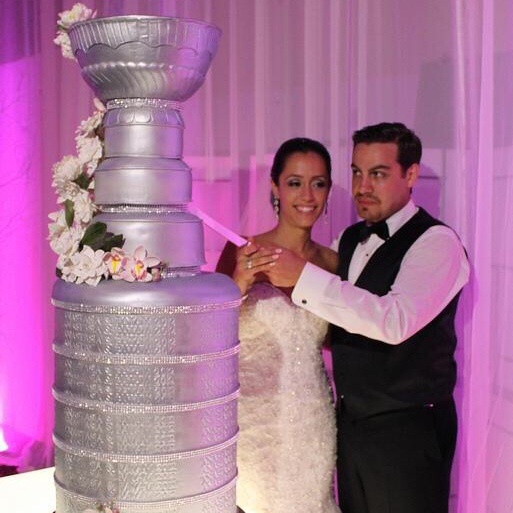 Photo: The coolest wedding cake for hockey fans